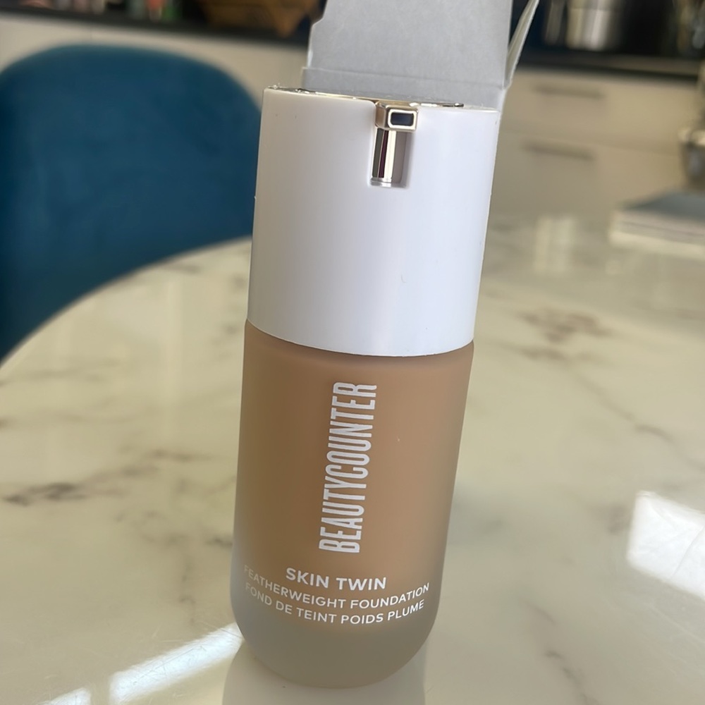 Beautycounter skin twin foundation NWB
